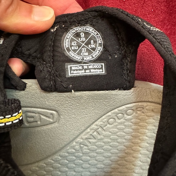 Black Keens Size 9 - worn once! - Picture 3 of 7